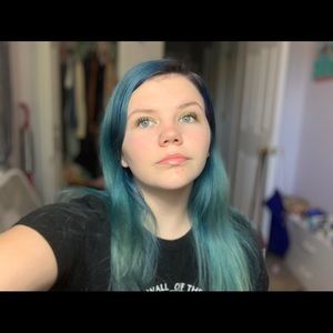 Meet your Posher, Alexis